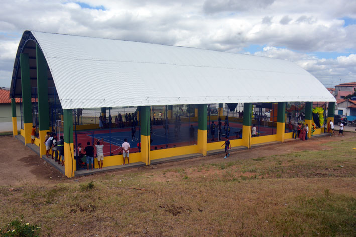 Gestão de Canário entrega quadra coberta no distrito de Mandacaru, em Baixa Grande