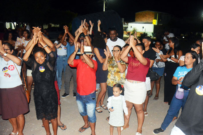 Quadra coberta é entregue à população da Lagoa do Cipó, povoado de Baixa Grande