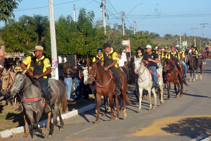 Cavalheiros e amazonas se reúnem e fazem bonito na 16ª Cavalgada da Independência em Baixa Grande