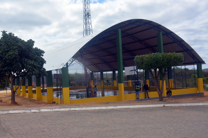Prefeitura de Baixa Grande conclui e entrega Quadra Coberta do Tabuleiro
