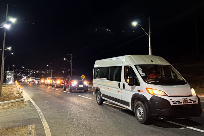 Prefeitura de Baixa Grande entrega van 0 km para atender exclusivamente Taboro 1, Taboro 2 e Cais