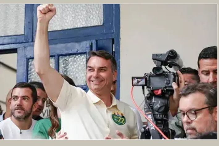 Flávio Bolsonaro mantém vantagem sobre Lula no segundo turno, aponta análise de dez pesquisas