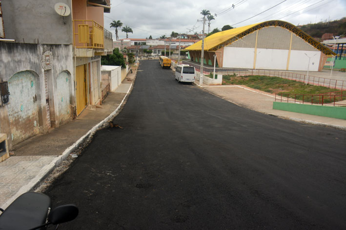 Obras de asfaltamento avançam em Baixa Grande e já ultrapassam 2,2 km de ruas pavimentadas