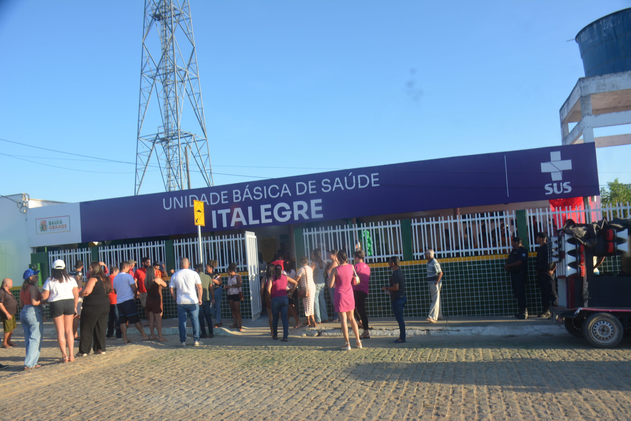 Ambulância e Unidade de Saúde reformada são entregues aos moradores de Italegre, em Baixa Grande