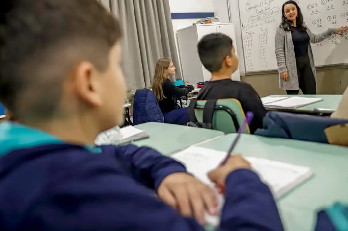 STF define prazo para aplicação do piso nacional do magistério a professores temporários