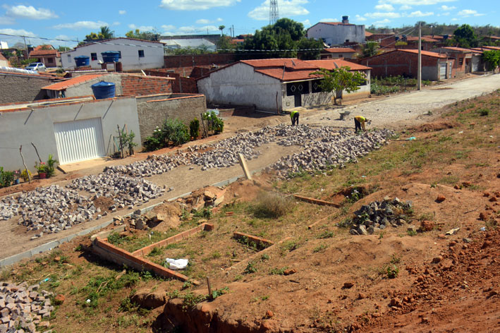 Obras de pavimentação avançam em diferentes bairros e localidades de Baixa Grande